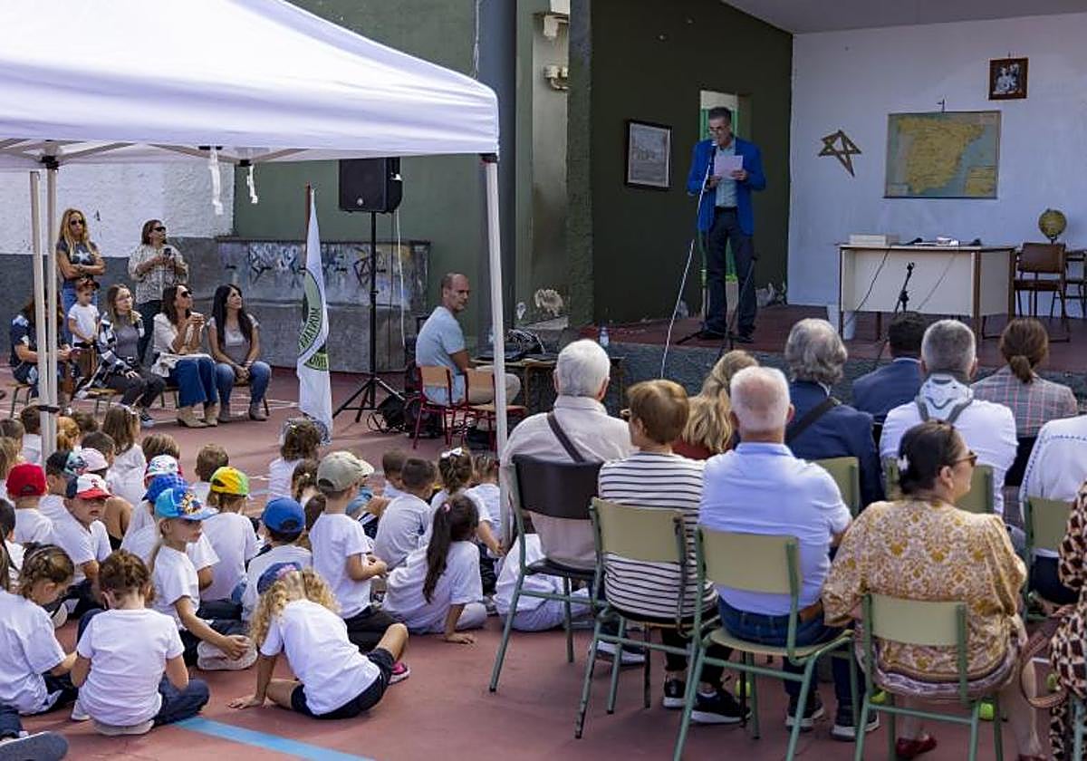 Varios momentos de la celebración.