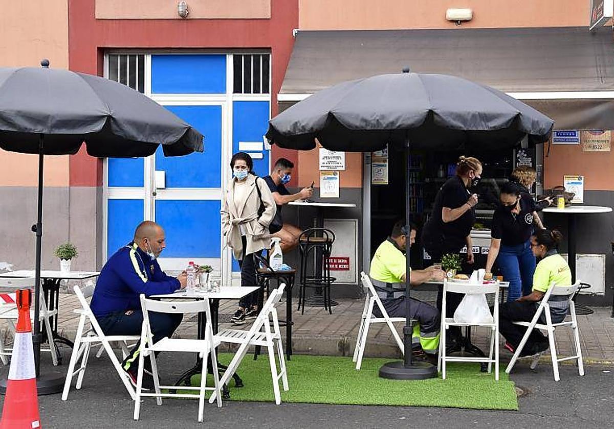 Terraza habilitada en la capital grancanaria durante la pandemia.