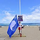 ¿Merecía la playa de Las Canteras perder la bandera azul?