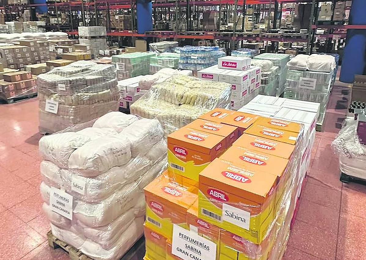 Imagen secundaria 1 - Cáritas recibe más de 19.000 kilos de alimentos por parte del Grupo Sabina