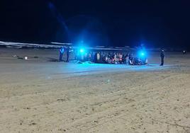 Un cayuco llega a Playa del Inglés con 56 personas