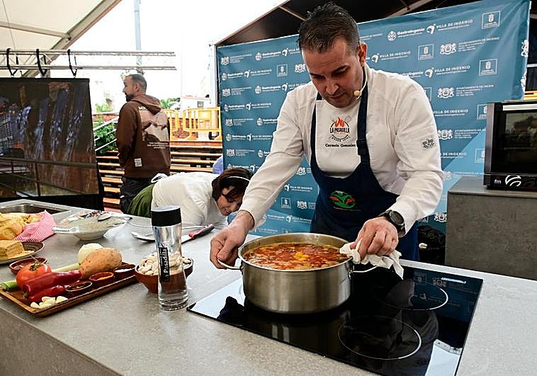 Distintos momentos de la jornada gastronómica celebrada este sábado en Ingenio.
