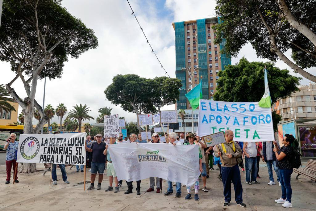 El Pacto Vecinal sale a la calle en protesta para recuperar el Canarias 50