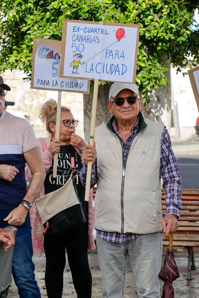 El Pacto Vecinal sale a la calle en protesta para recuperar el Canarias 50