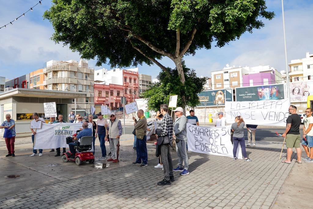 El Pacto Vecinal sale a la calle en protesta para recuperar el Canarias 50