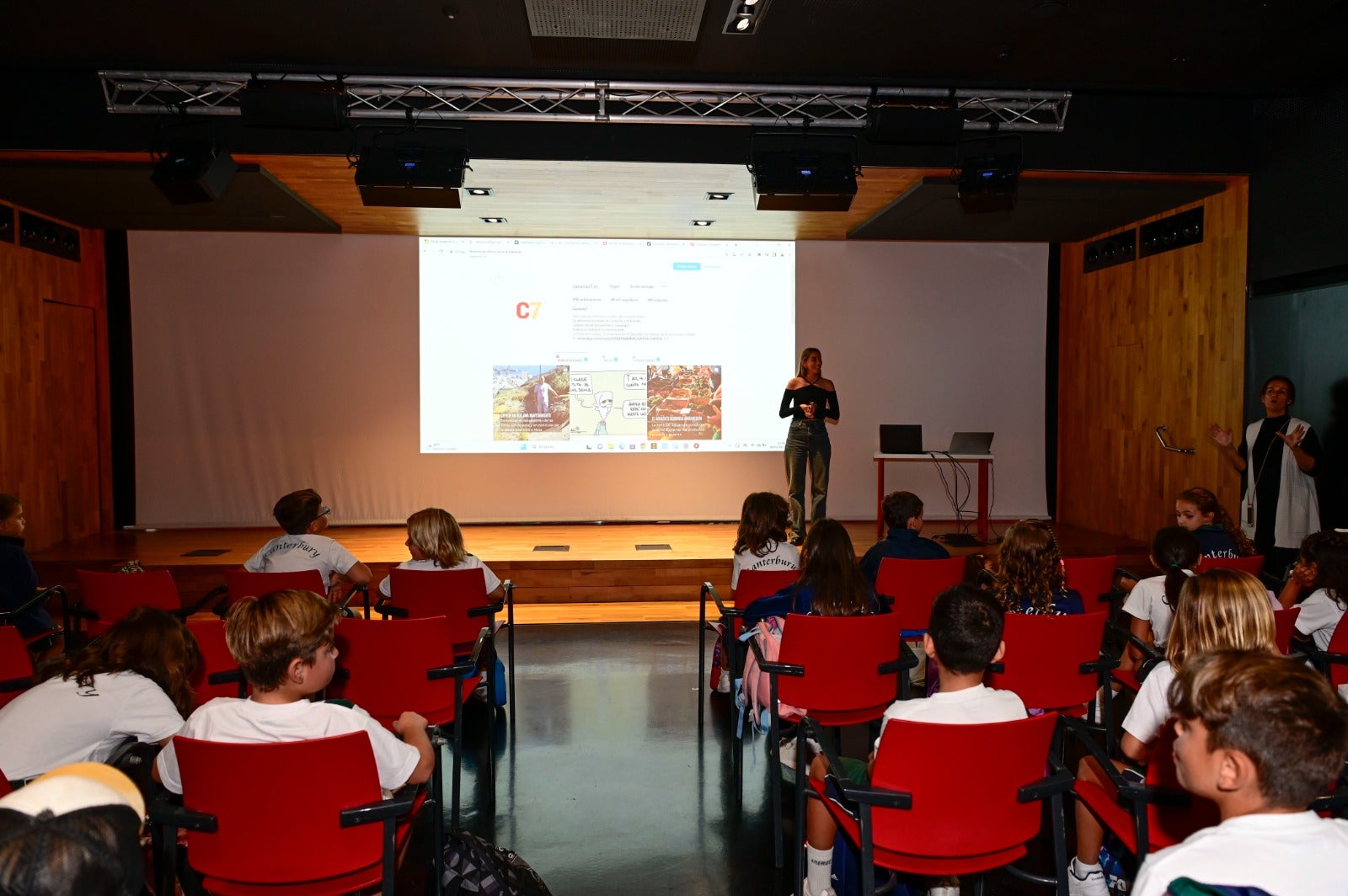 La visita del Canterbury Maspalomas a CANARIAS7, en imágenes