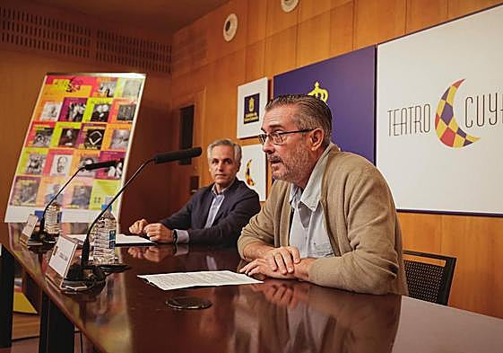 Gonzalo Ubani, en primer plano, y Manuel Pineda, este martes, en el Teatro Cuyás.