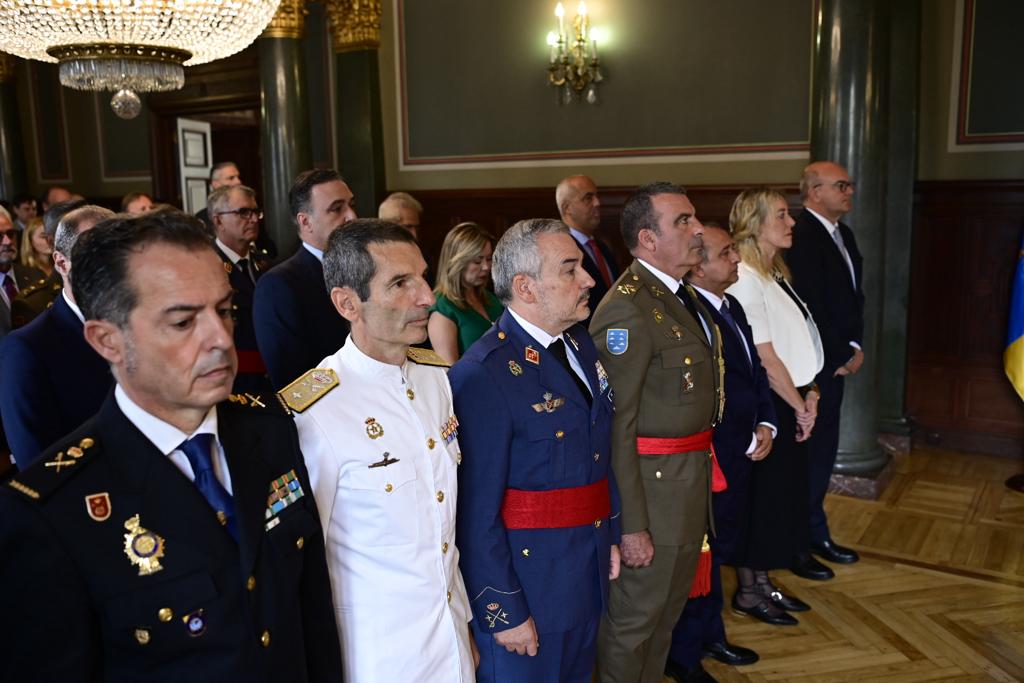 Reconocimientos para Emilio Cuevas, Dolores Corbella y Pepe Dámaso en el 45 aniversario de la Constitución