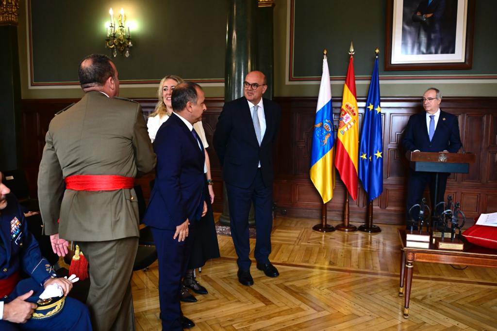 Reconocimientos para Emilio Cuevas, Dolores Corbella y Pepe Dámaso en el 45 aniversario de la Constitución