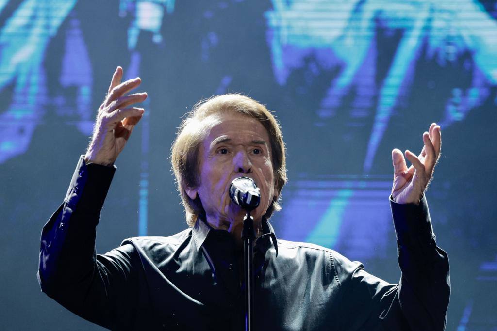 El público grancanario y su &#039;gran noche&#039; con Raphael, en imágenes