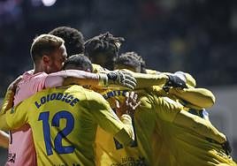 El equipo amarillo celebra el triunfo ante el Tudela.