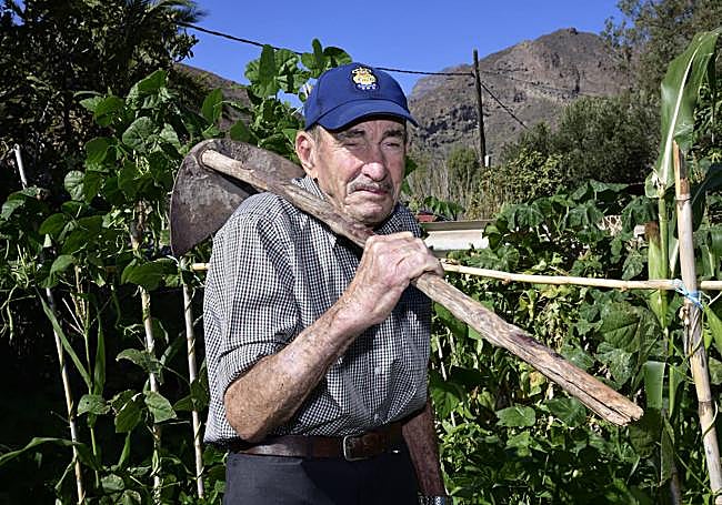 Siempre con su sacho al hombro.