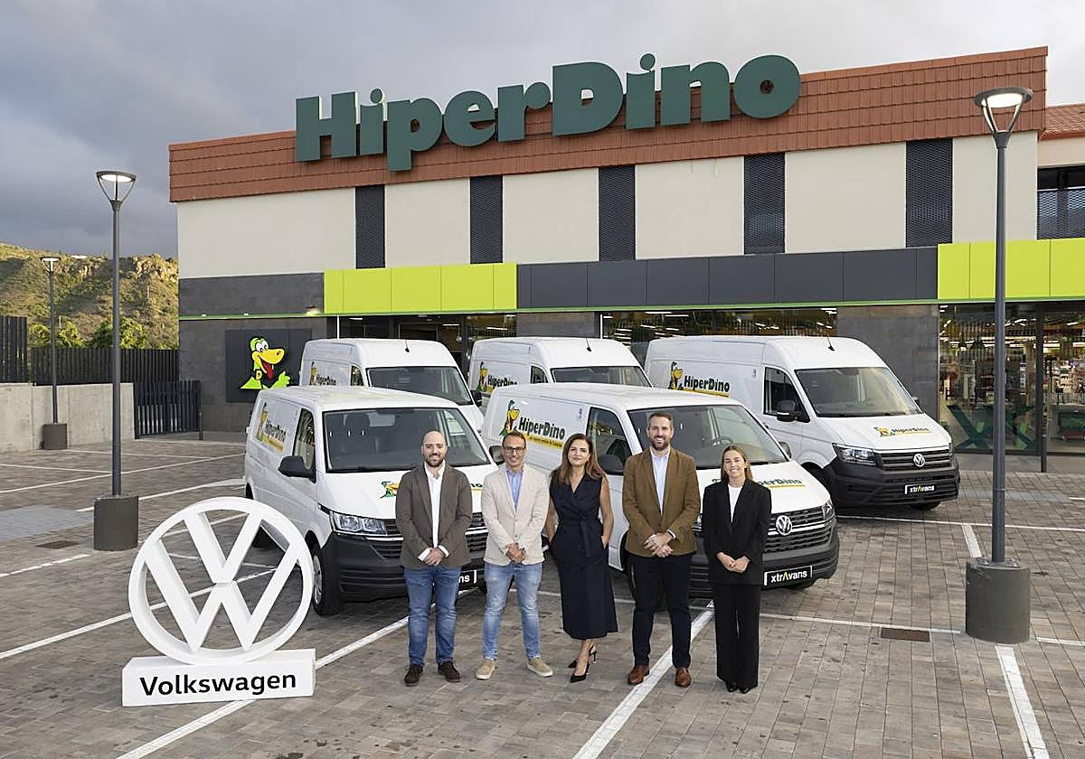 Israel Benito, Moisés Trujillo y María Ortega, junto a Benigno Hernández y Ainhoa Olarra.