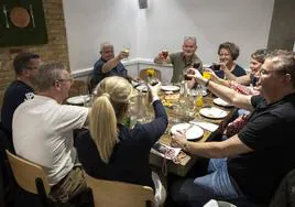 Imagen de archivo de una cena de empresa en Navidad.