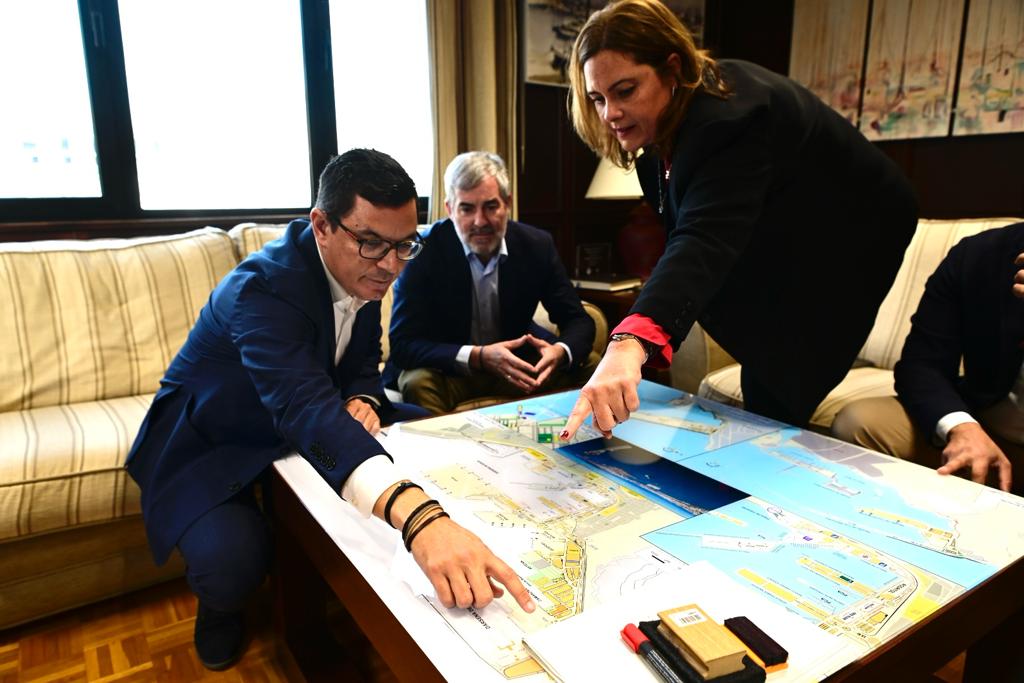 La visita de Clavijo al puerto de La Luz, en imágenes