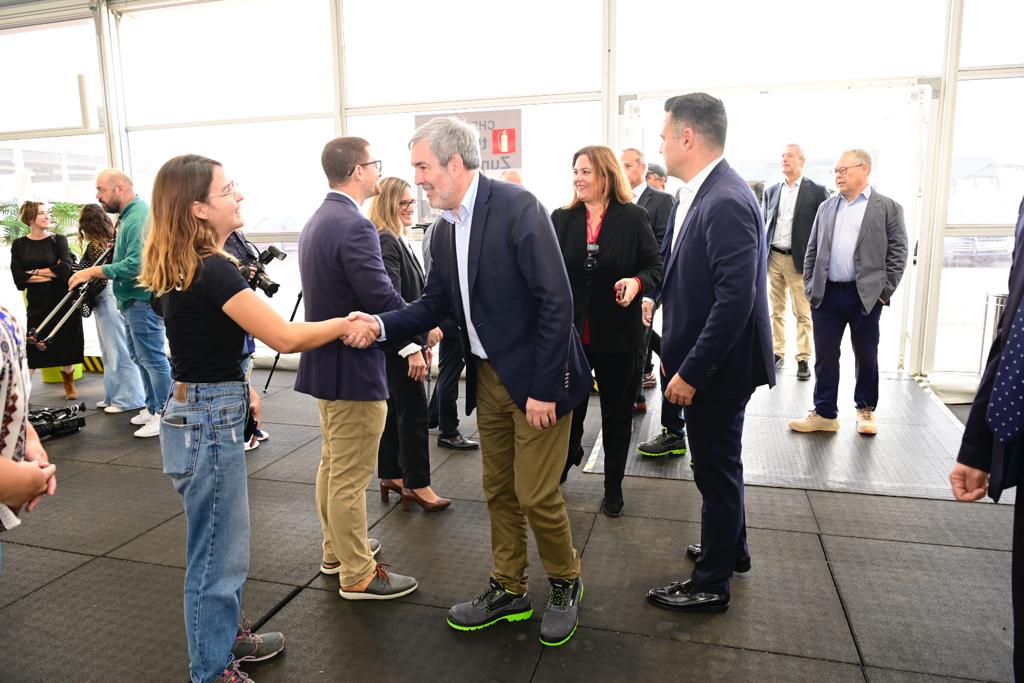 La visita de Clavijo al puerto de La Luz, en imágenes