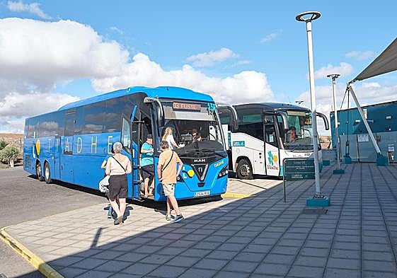 Estación de guaguas de El Castillo, en el municipio de Antigua.