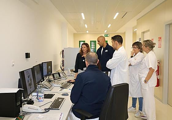 Personal sanitario en el estreno de la Unidad de Radioterapia.