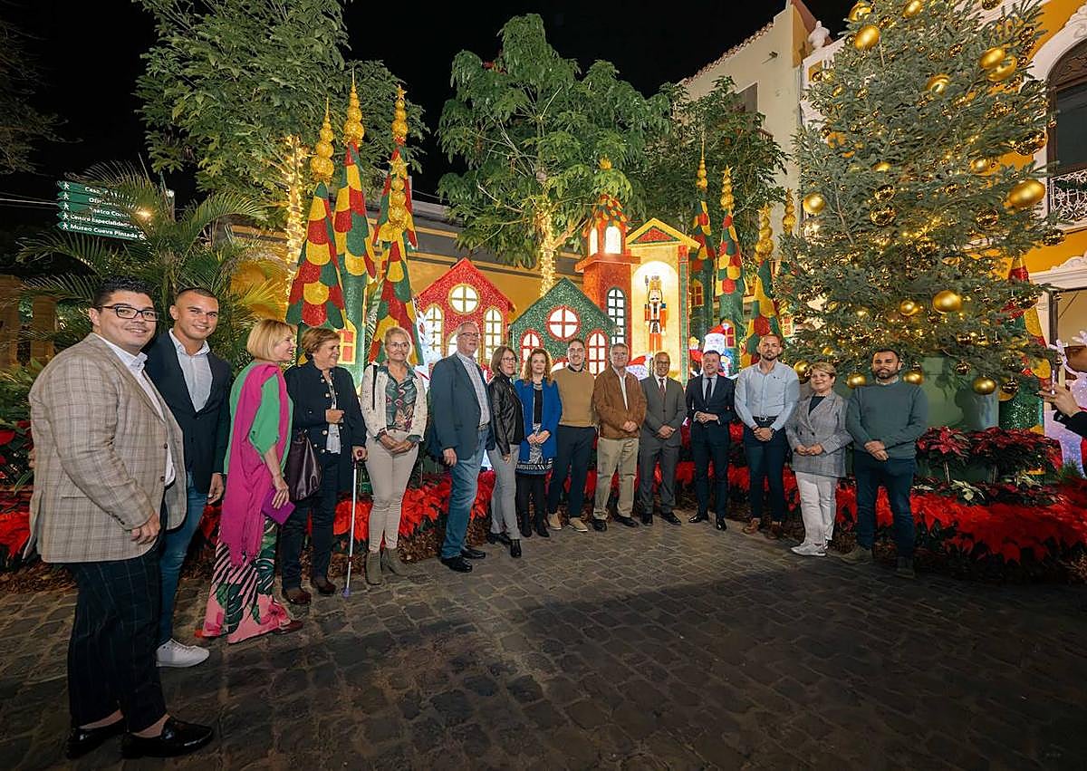 Imagen secundaria 1 - Más imágenes de la inauguración.