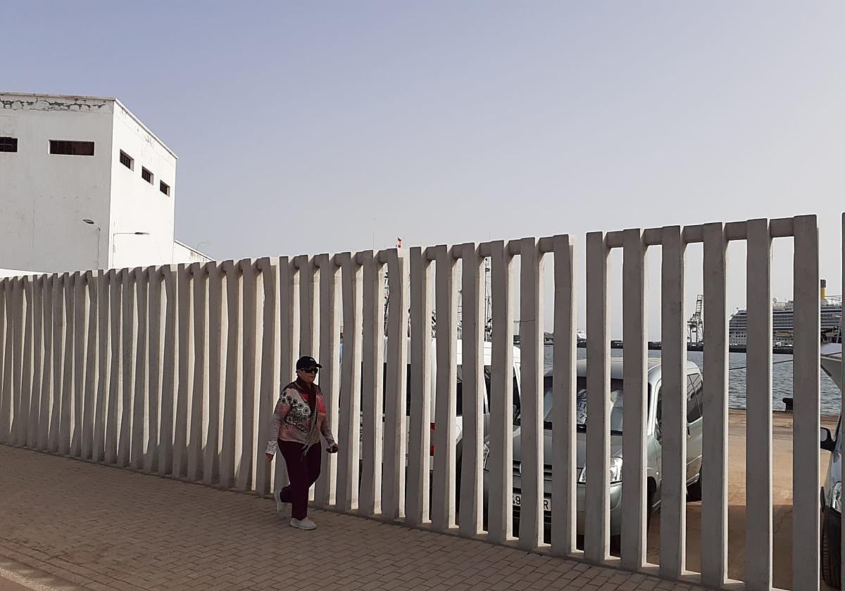 Muro del muelle pesquero de Naos, que se variará en 2024 si se cumple con las previsiones.