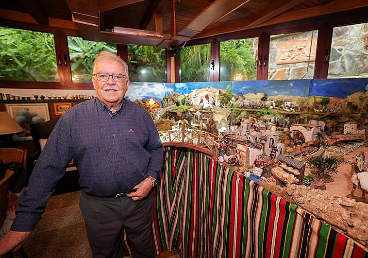 José Miguel Bravo de Laguna no falta a su tradición de montar el belén familiar como cada año por estas fechas