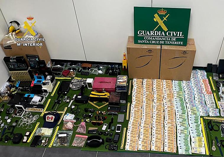 Imagen del material y dinero robado, cuyo valor se eleva a casi 2 millones de euros
