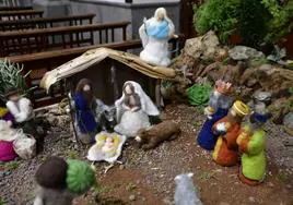 De lana fieltrada. Detalle del Misterio y de los Reyes Magos del nacimiento comunitario de Valleseco, en la iglesia de San Vicente Ferrer.