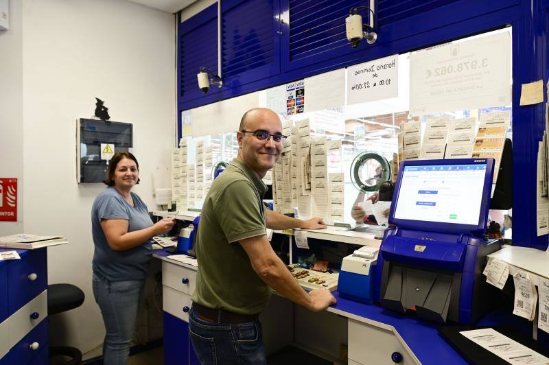 Los canarios buscan la suerte con la lotería de Navidad