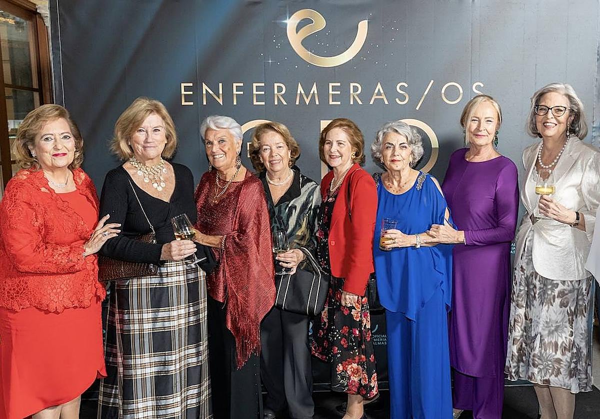 Imagen principal - El Colegio de Enfermería de Las Palmas homenajea a sus colegiadas de oro