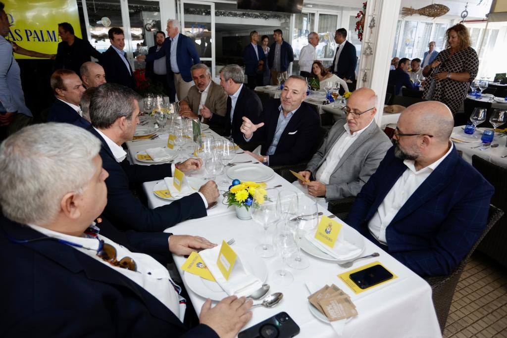 La UD Las Palmas ofrece su tradicional cóctel de Navidad