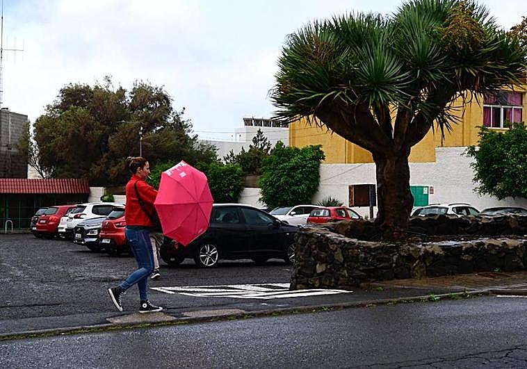 La jornada de este jueves ha arrancado con lluvias en Gran Canaria.