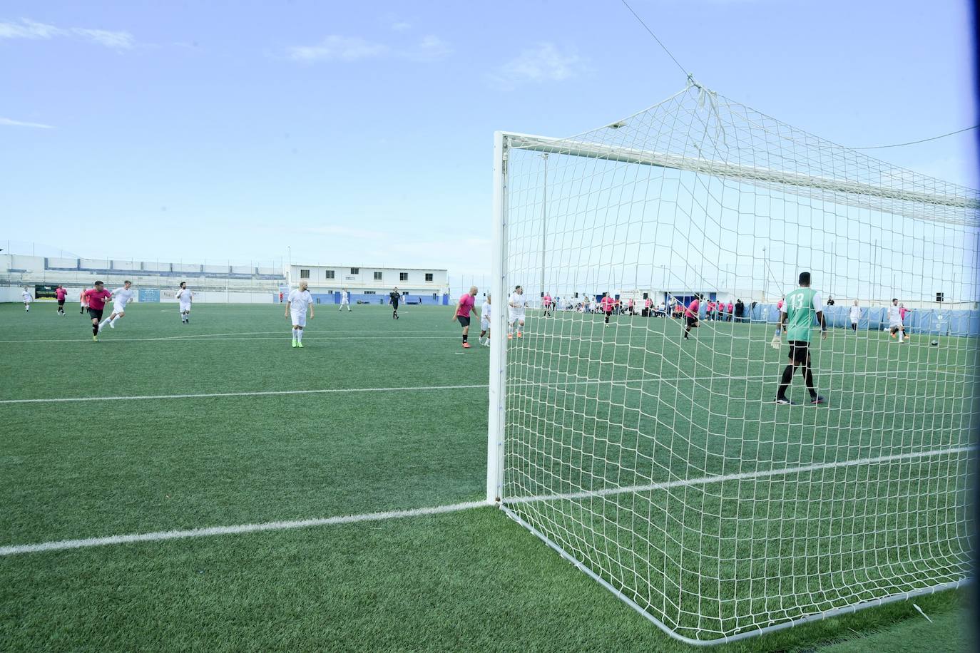 Clavijo, todo un futbolista en un encuentro solidario