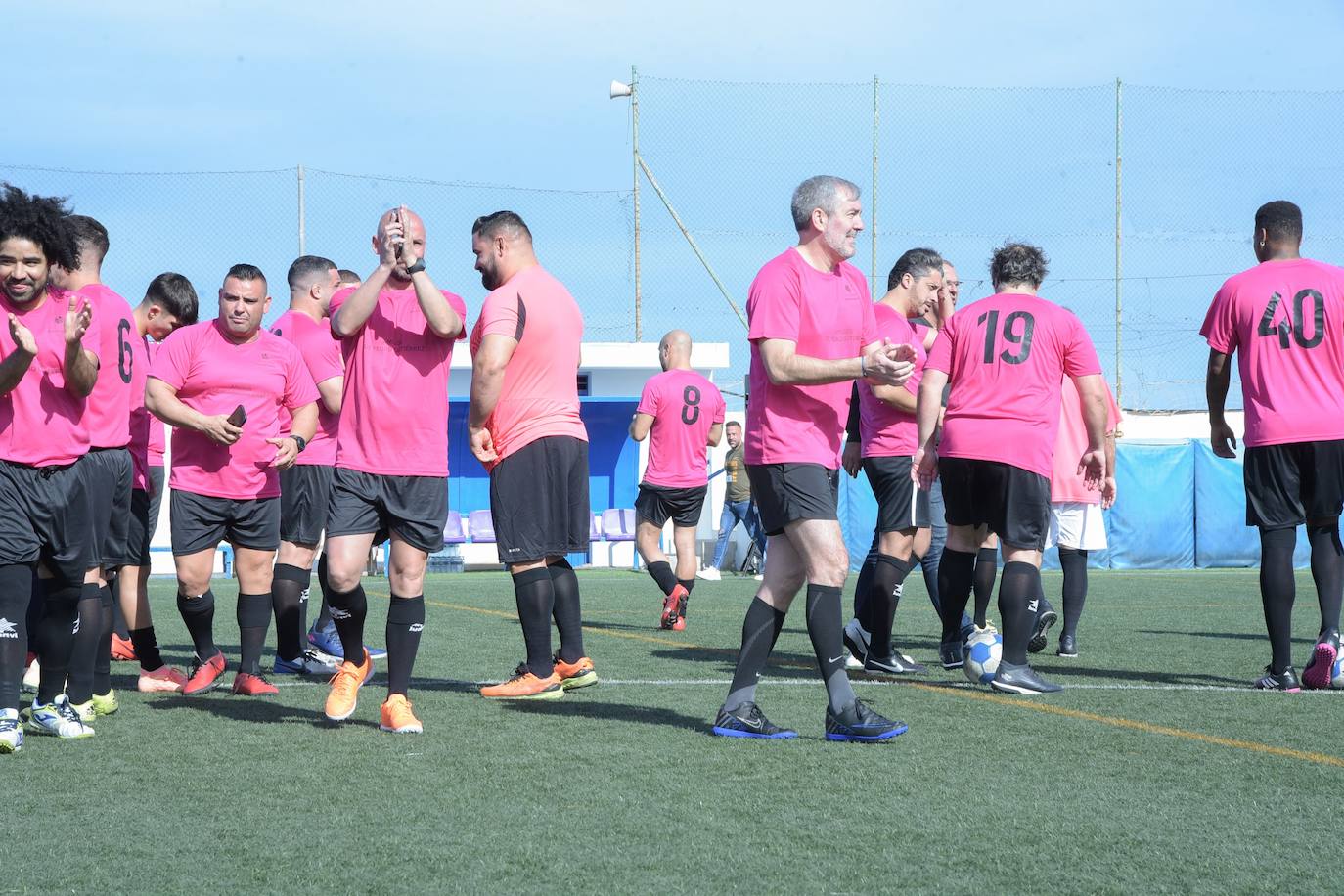 Clavijo, todo un futbolista en un encuentro solidario