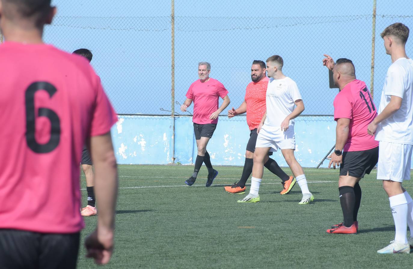 Clavijo, todo un futbolista en un encuentro solidario