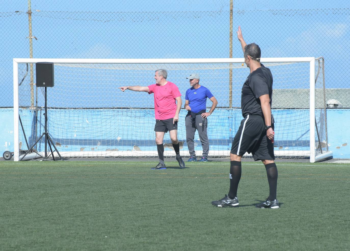 Clavijo, todo un futbolista en un encuentro solidario