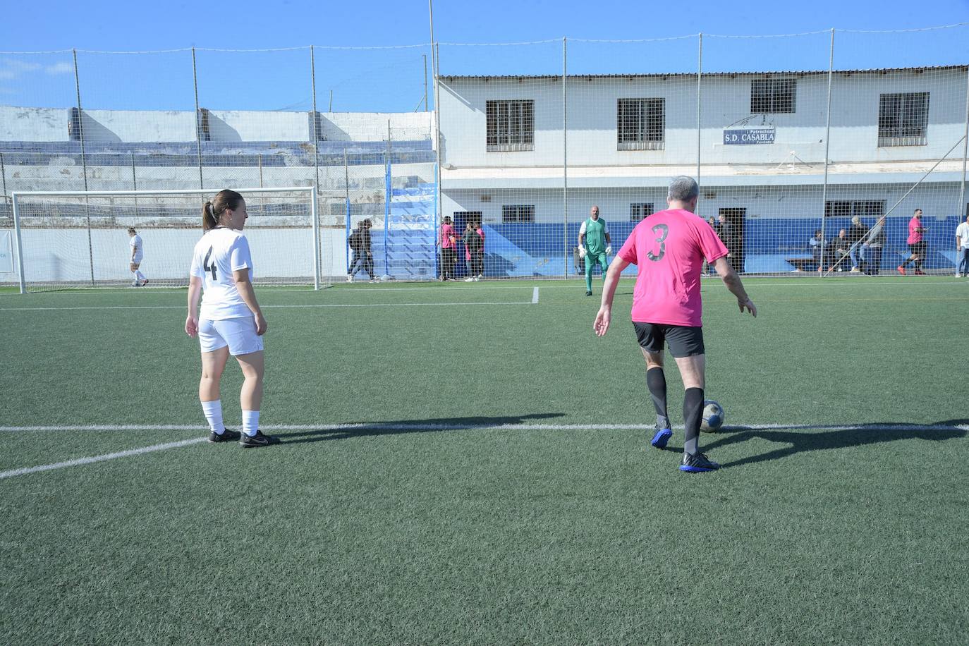 Clavijo, todo un futbolista en un encuentro solidario