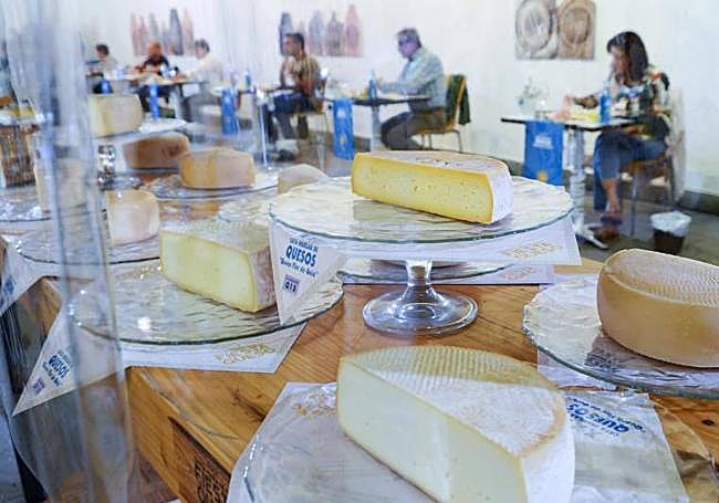 Vista de archivo de una cata insular de quesos.
