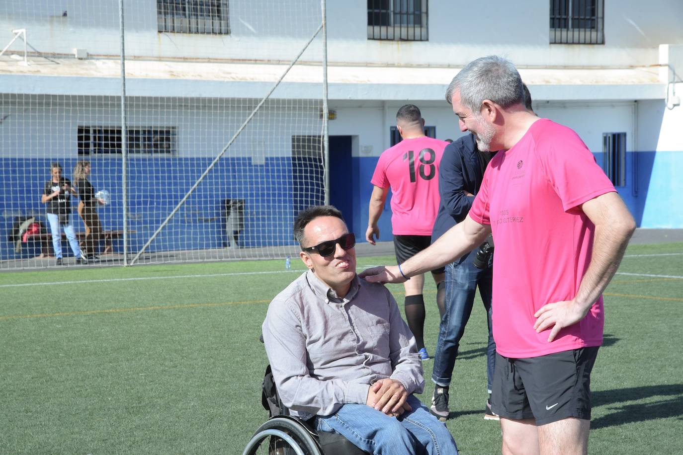 Clavijo, todo un futbolista en un encuentro solidario