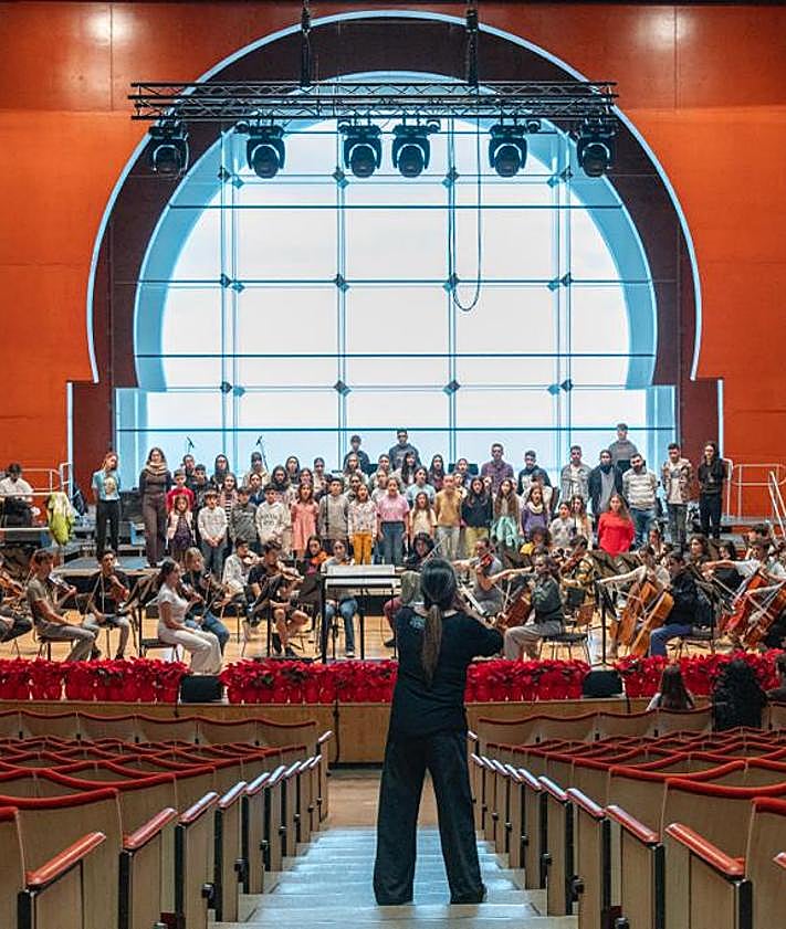 Imagen secundaria 2 - Villancicos y juguetes a beneficio de la Casa de Galicia en el Auditorio Alfredo Kraus