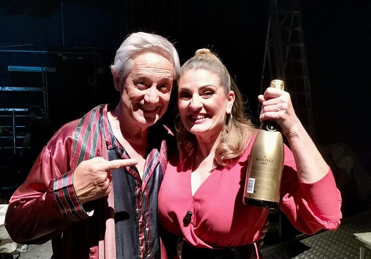 Josema Yuste -izquierda- fue el genuino invitado del especial de Nochebuena de 'En Otra Clave'.