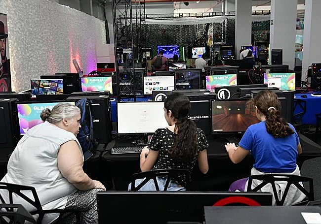 Los videojuegos constituyen otra de las ofertas de ocio del festival.