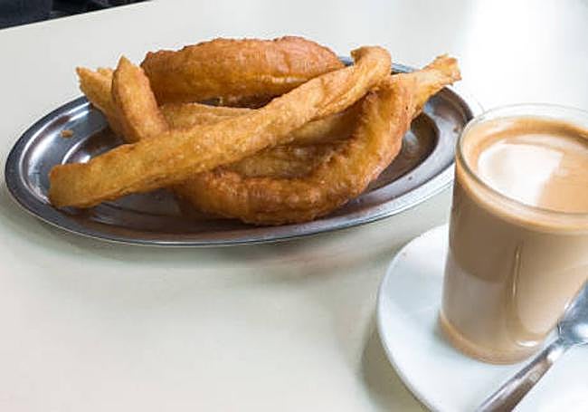 Churros con café con leche