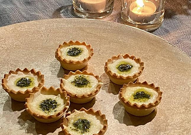 Cestitas de provolone y pesto