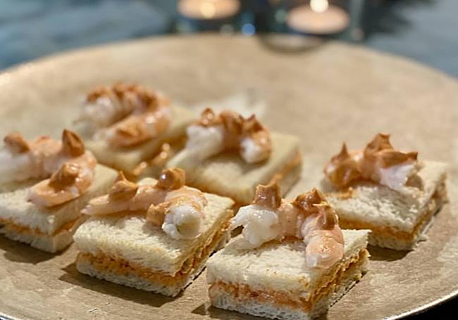 Montadito de gambas y mayonesa al pimentón
