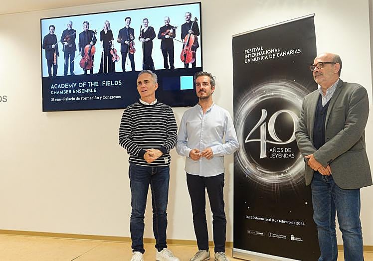 Horacio Umpiérrez, viceconsejero de Cultura, el consejero insular Rayco León y Jorge Perigón, director del festival.