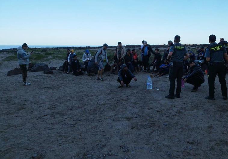 El grupo de personas que logró alcanzar la costa norte de Lanzarote.