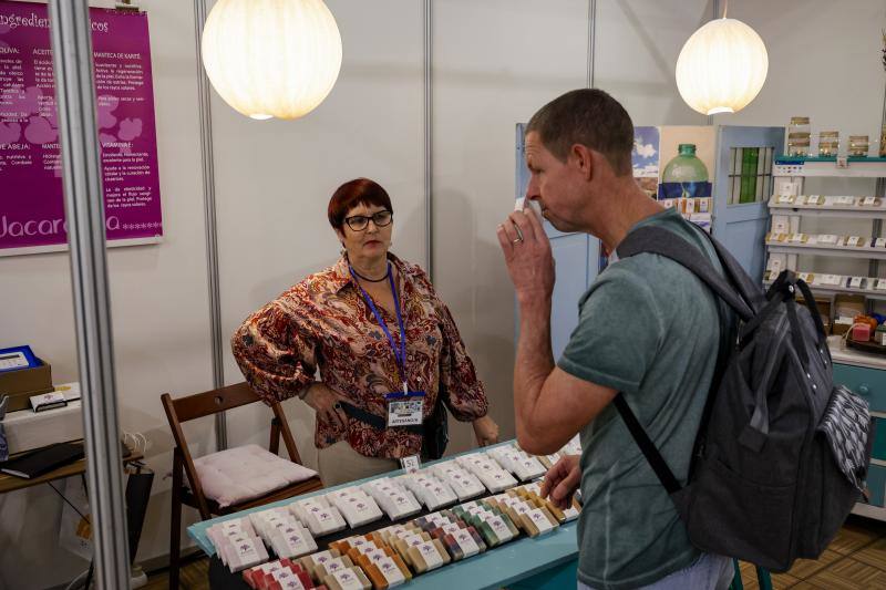 Fotos: 94 profesionales se dan cita en la Feria de Artesanía de San Telmo