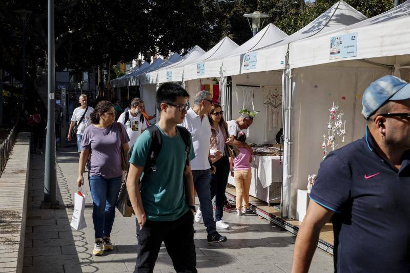 Fotos: 94 profesionales se dan cita en la Feria de Artesanía de San Telmo