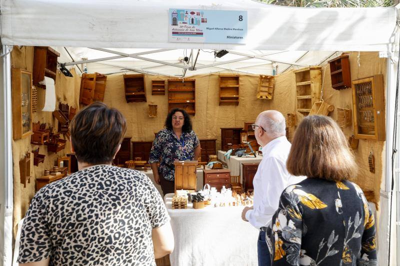 Fotos: 94 profesionales se dan cita en la Feria de Artesanía de San Telmo