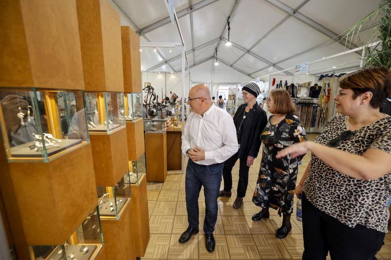 Fotos: 94 profesionales se dan cita en la Feria de Artesanía de San Telmo